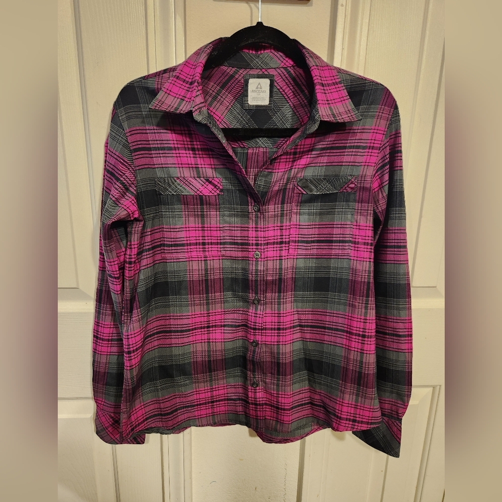 Women's Ascend Small button down flannel
